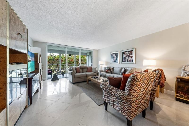 3960 Oaks Clubhouse Drive, Unit 312, Pompano Beach, FL 33069 Photo