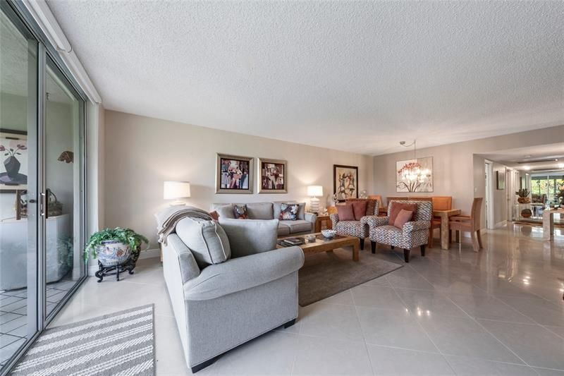 3960 Oaks Clubhouse Drive, Unit 312, Pompano Beach, FL 33069 Photo