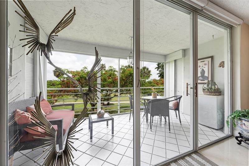 3960 Oaks Clubhouse Drive, Unit 312, Pompano Beach, FL 33069 Photo