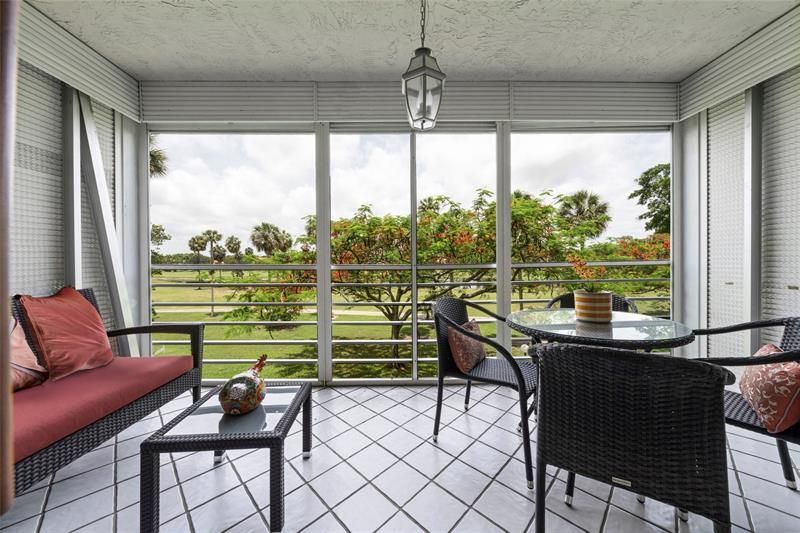 3960 Oaks Clubhouse Drive, Unit 312, Pompano Beach, FL 33069 Photo