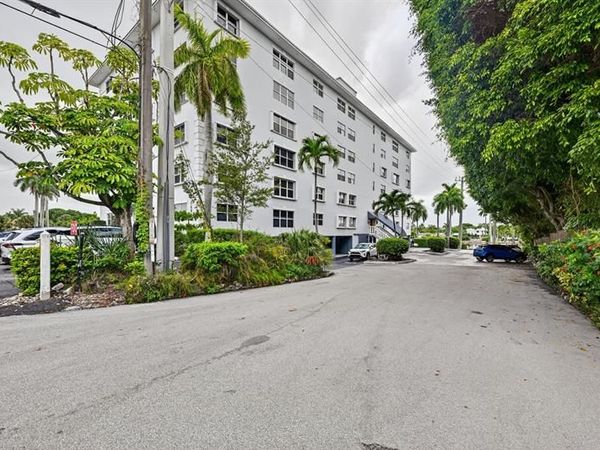 1881 Middle River Dr, Unit 301, Fort Lauderdale, FL 33305