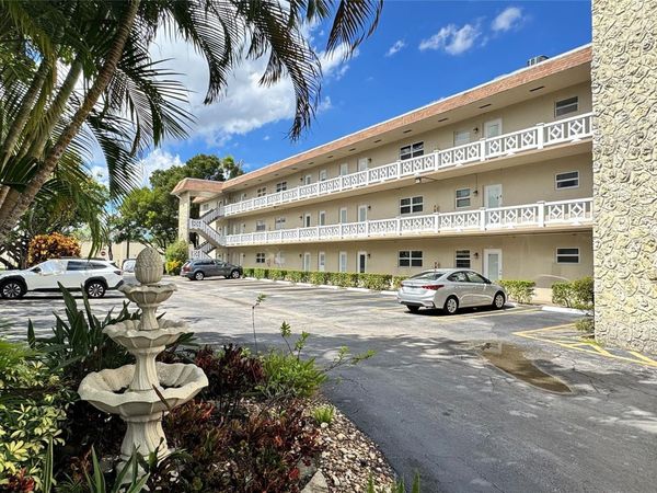 5103 NW 35th Street, Unit 606, Lauderdale Lakes, FL 33319