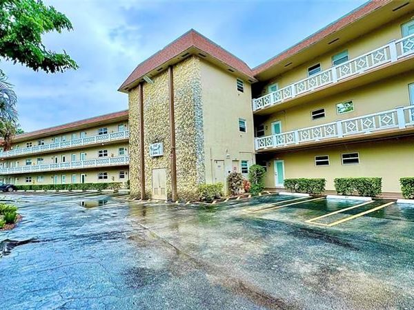 5103 NW 35th St, Unit 606, Lauderdale Lakes, FL 33319