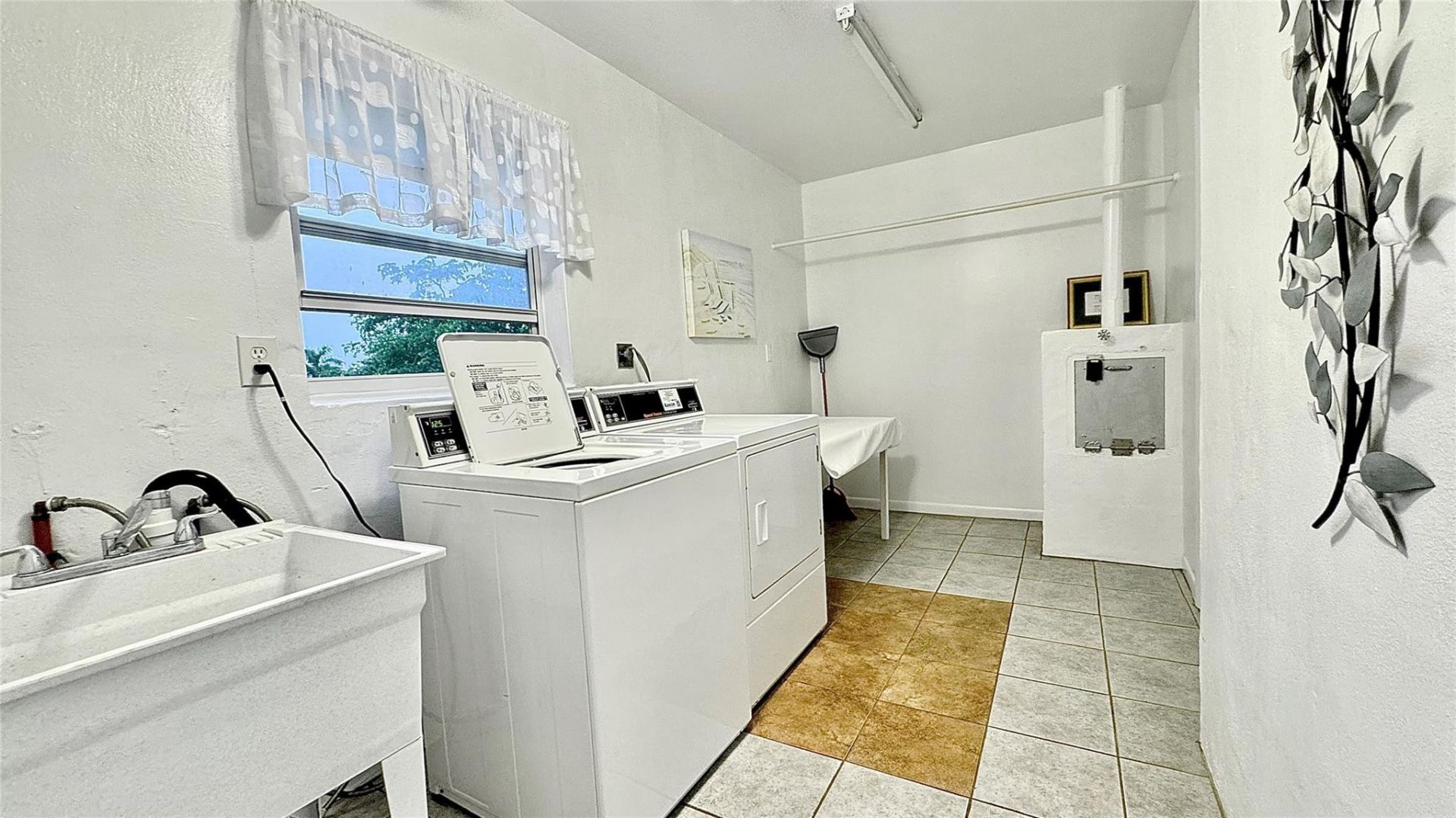 5103 NW 35th Street, Unit 606, Lauderdale Lakes, FL 33319 Photo
