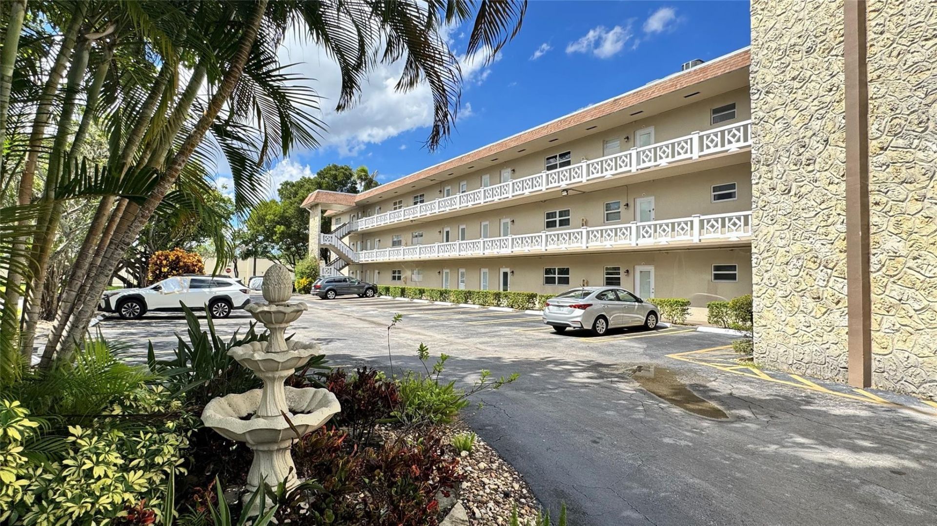 5103 NW 35th Street, Unit 606, Lauderdale Lakes, FL 33319 Photo