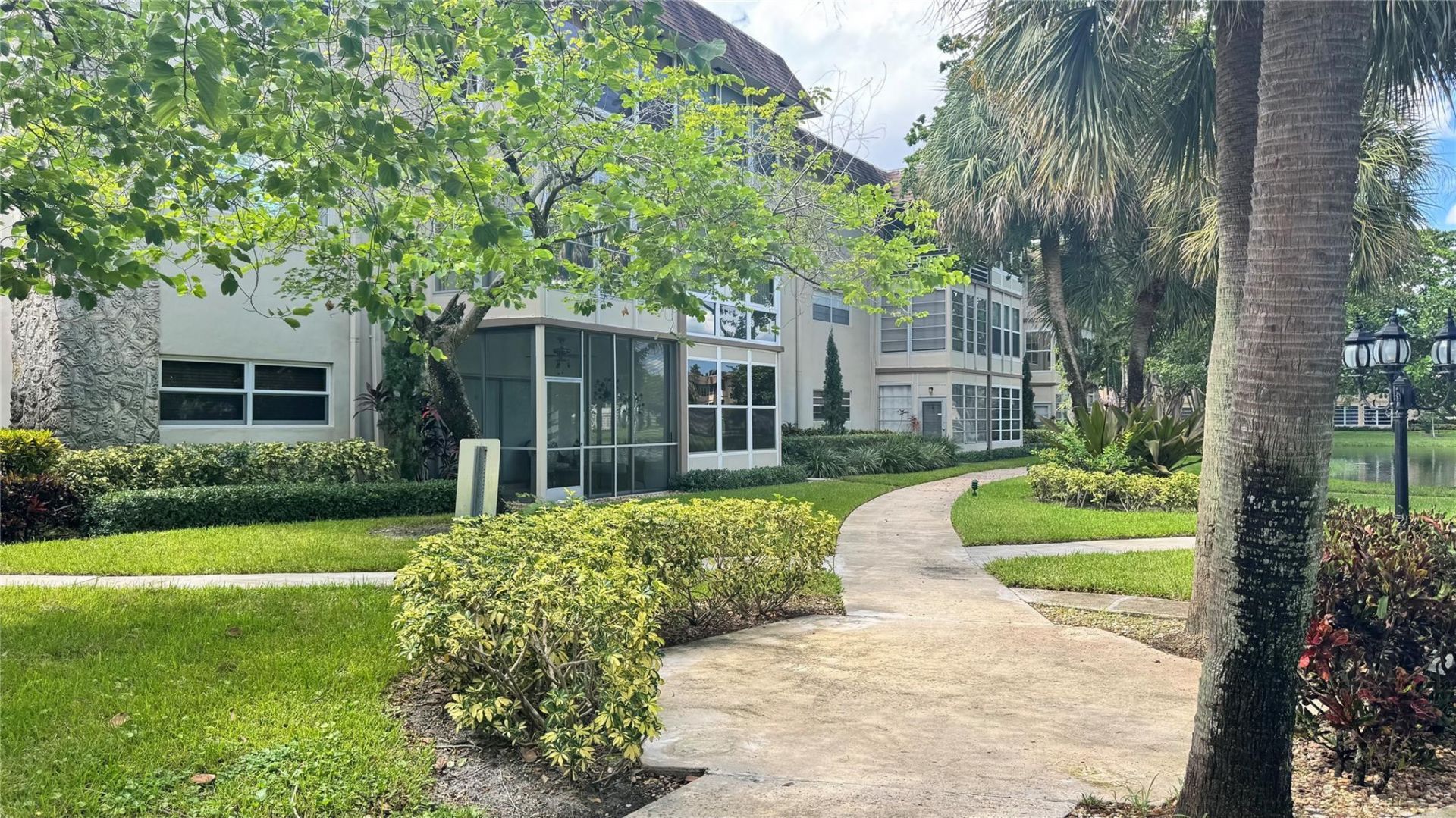 5103 NW 35th Street, Unit 606, Lauderdale Lakes, FL 33319 Photo