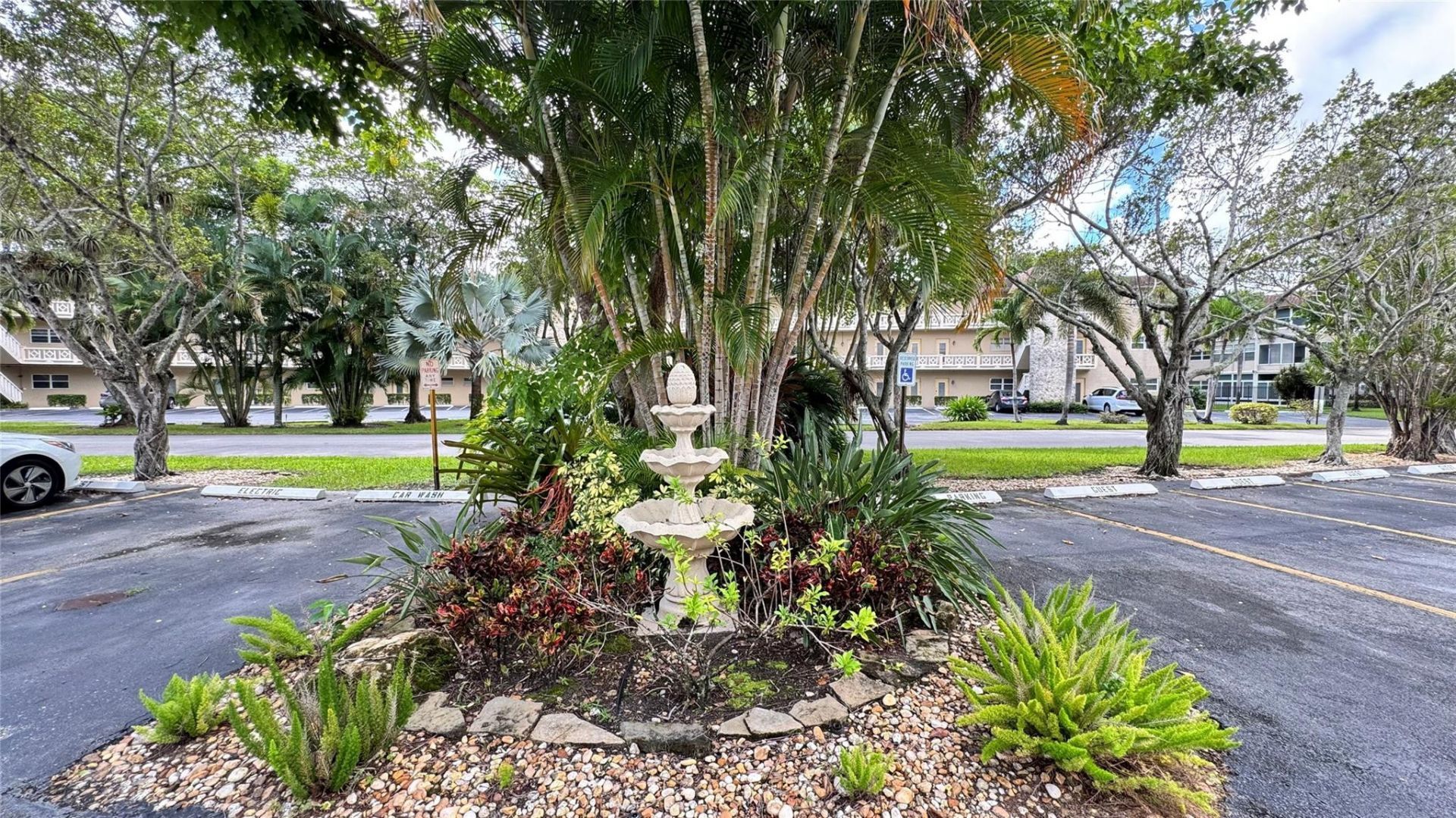 5103 NW 35th Street, Unit 606, Lauderdale Lakes, FL 33319 Photo