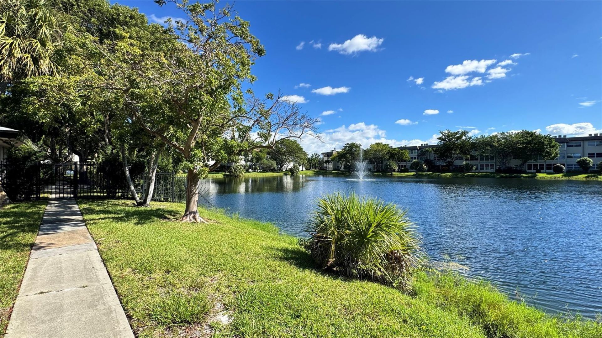5103 NW 35th Street, Unit 606, Lauderdale Lakes, FL 33319 Photo