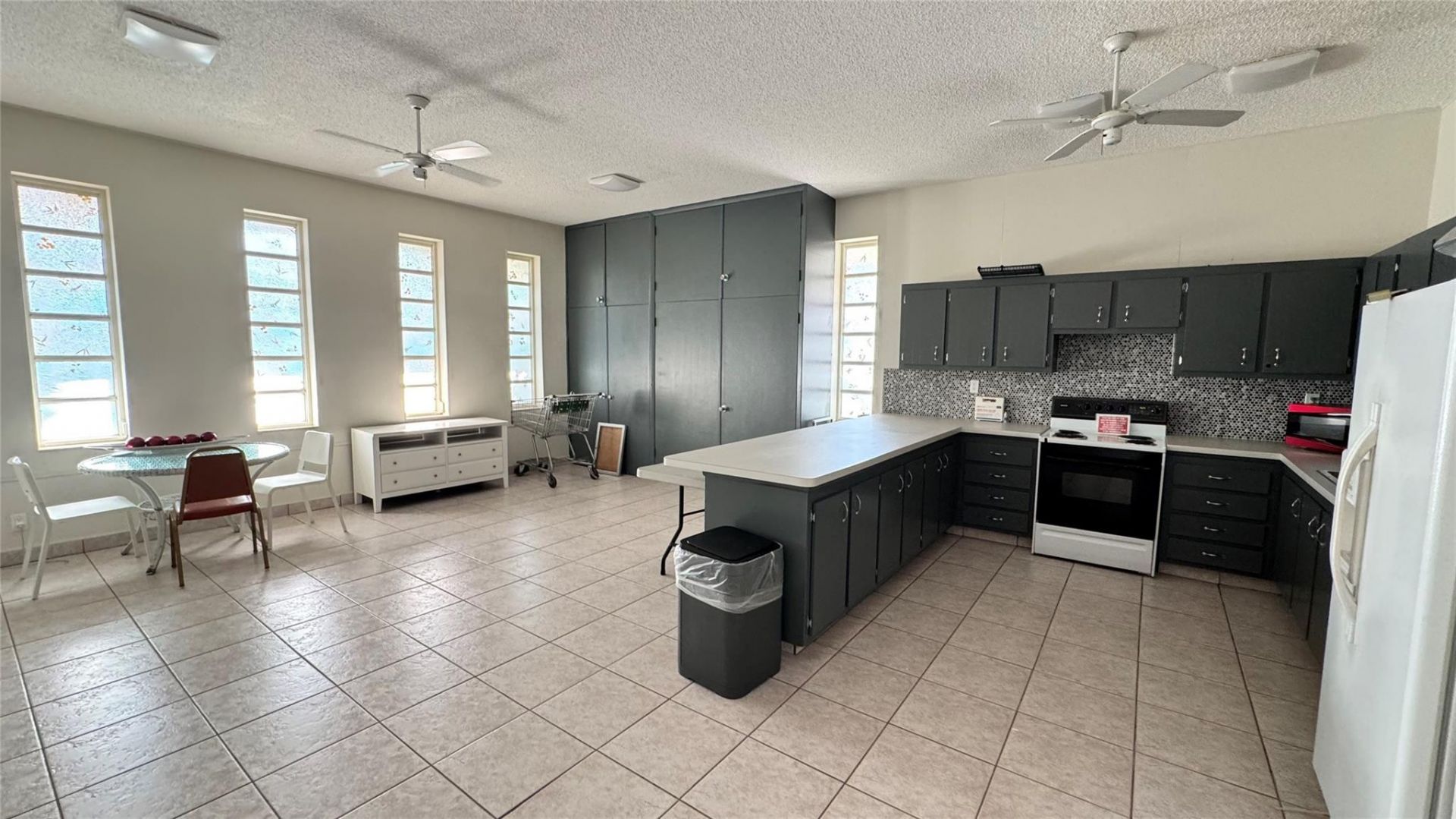 5103 NW 35th Street, Unit 606, Lauderdale Lakes, FL 33319 Photo