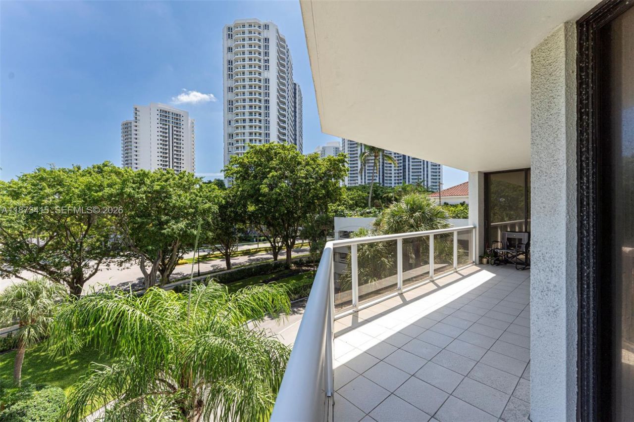 3640 Yacht Club Dr, Unit 305, Aventura, FL 33180 Photo