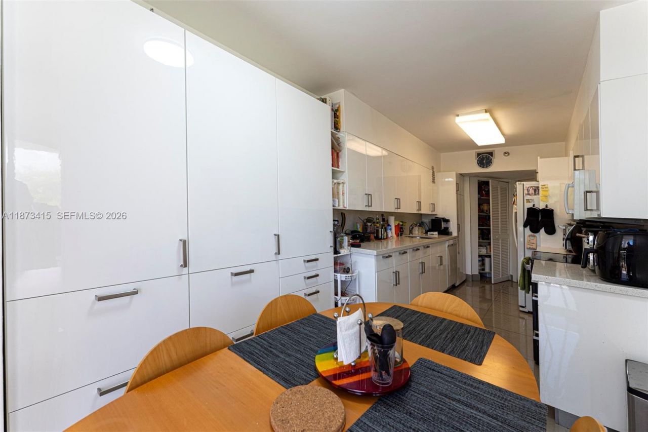 3640 Yacht Club Dr, Unit 305, Aventura, FL 33180 Photo