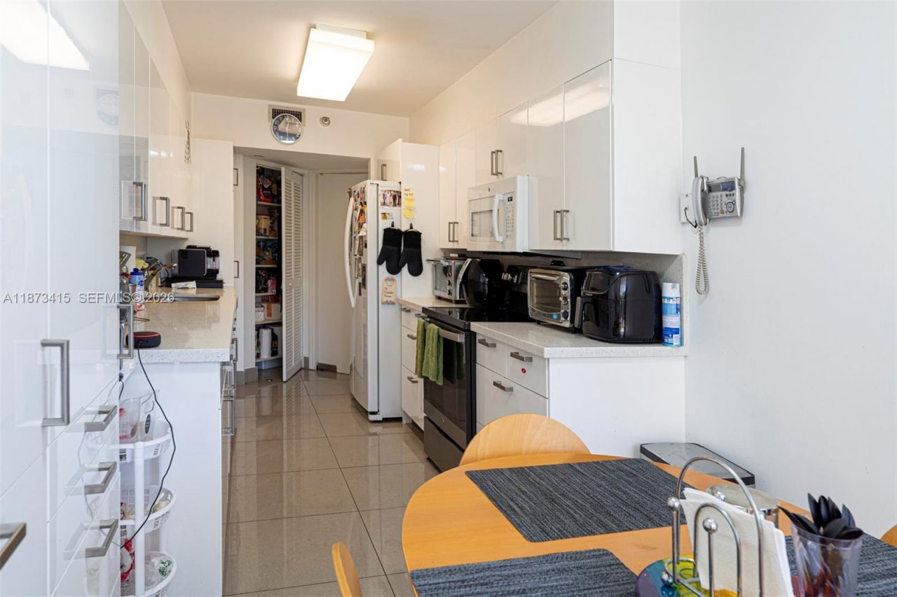 3640 Yacht Club Dr, Unit 305, Aventura, FL 33180 Photo