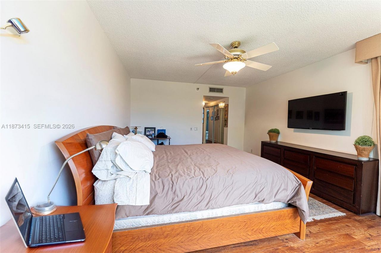 3640 Yacht Club Dr, Unit 305, Aventura, FL 33180 Photo