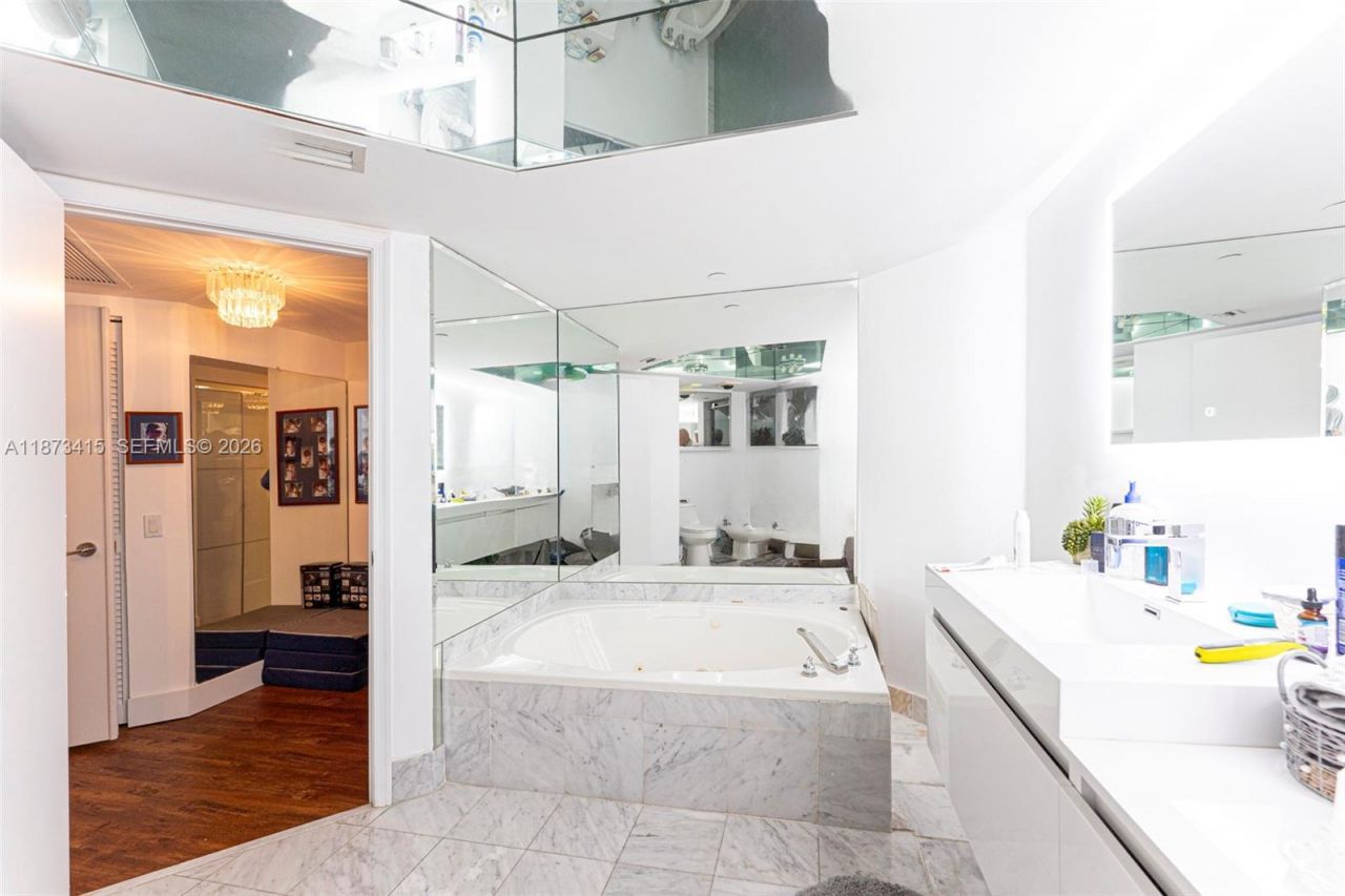 3640 Yacht Club Dr, Unit 305, Aventura, FL 33180 Photo