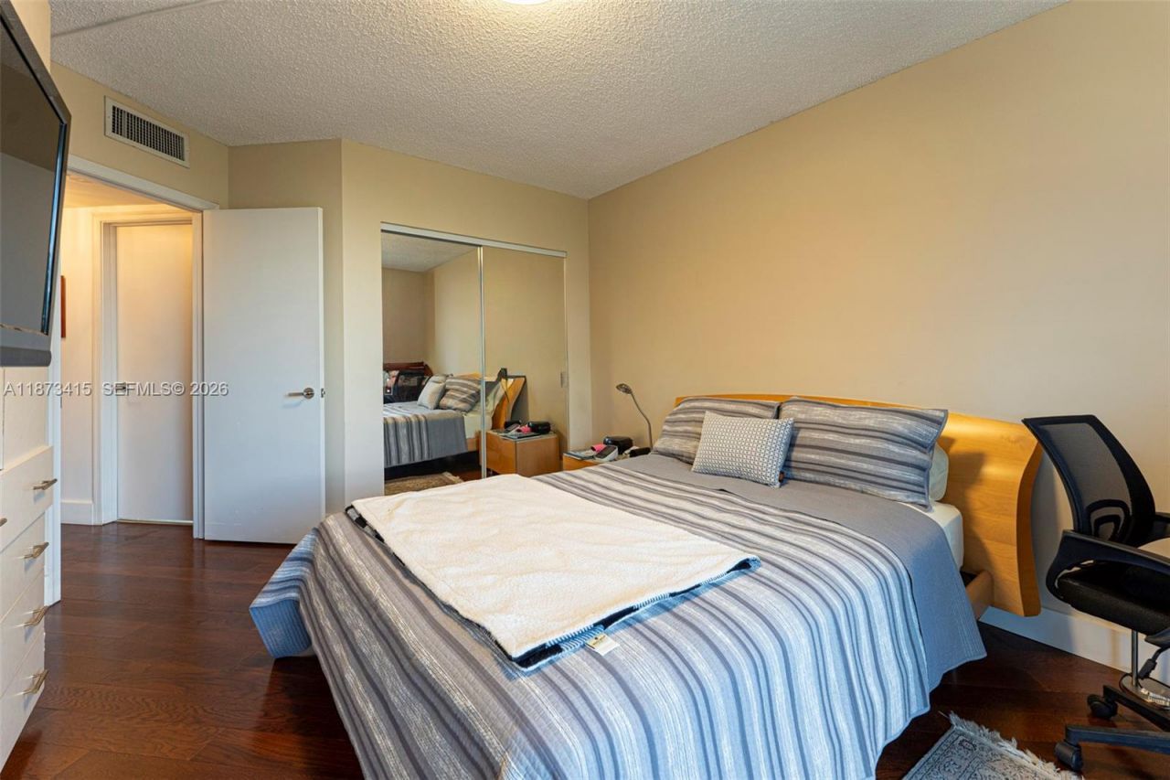 3640 Yacht Club Dr, Unit 305, Aventura, FL 33180 Photo