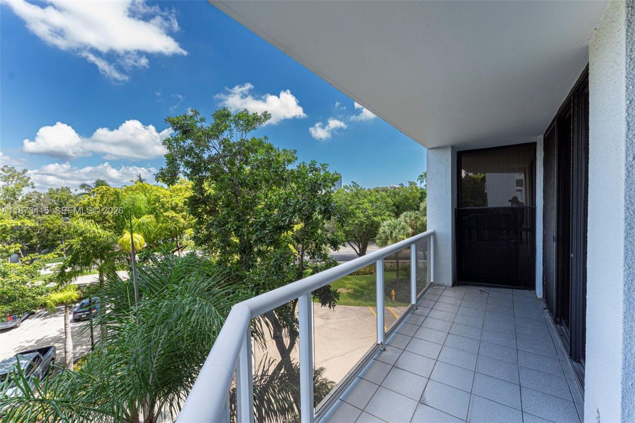 3640 Yacht Club Dr, Unit 305, Aventura, FL 33180 Photo