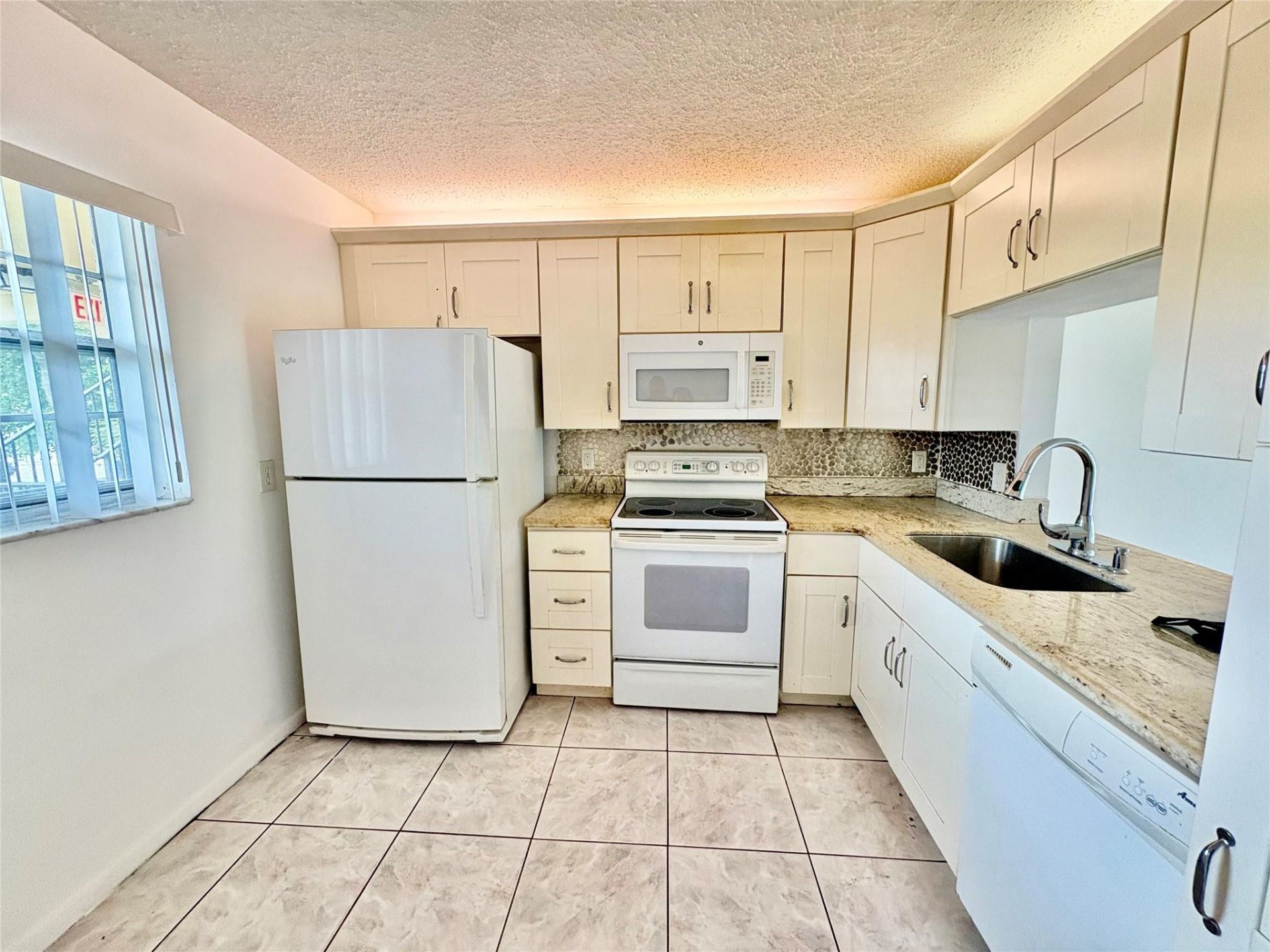 3905 N Nob Hill Road, Unit 201, Sunrise, FL 33351 Photo