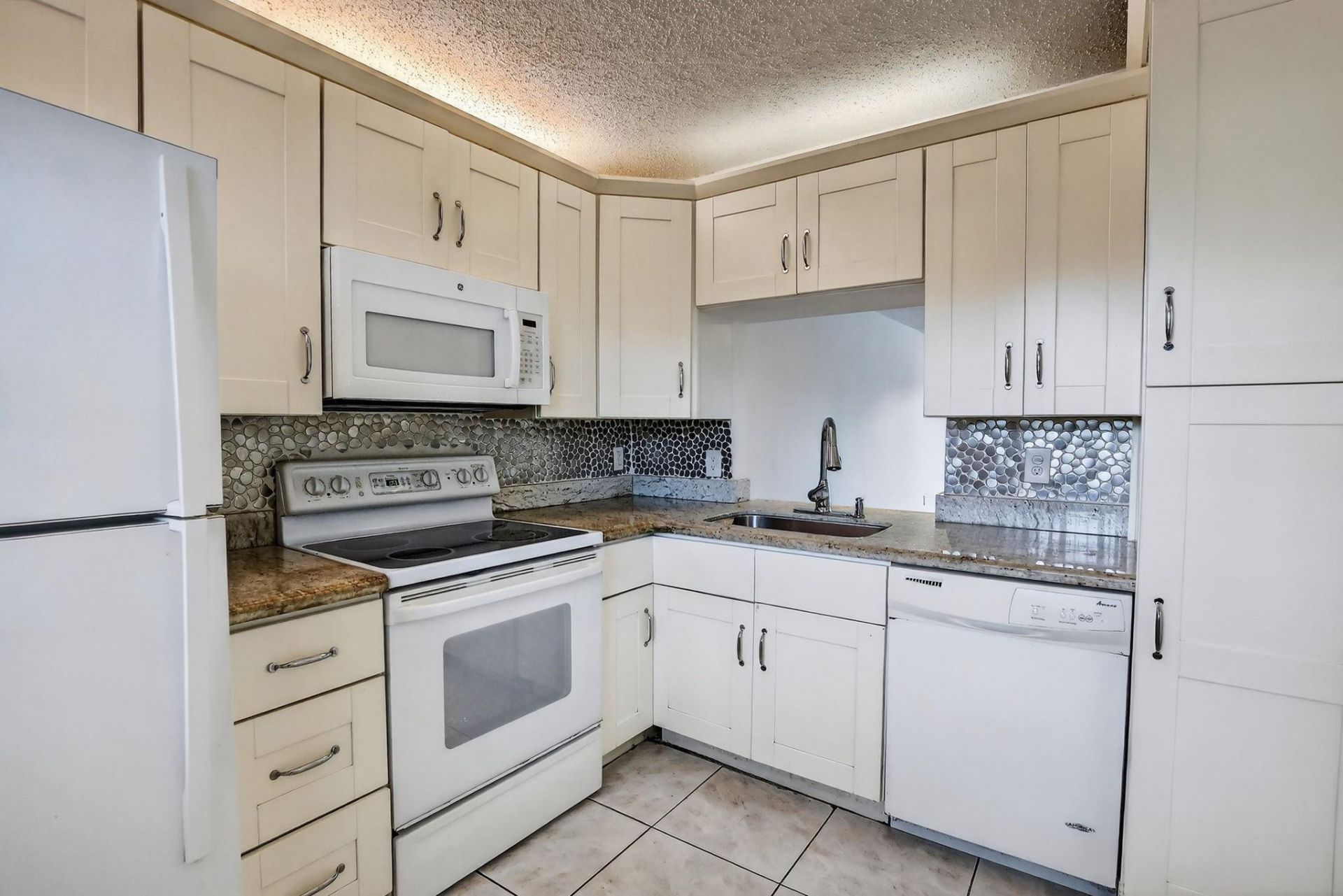 3905 N Nob Hill Road, Unit 201, Sunrise, FL 33351 Photo