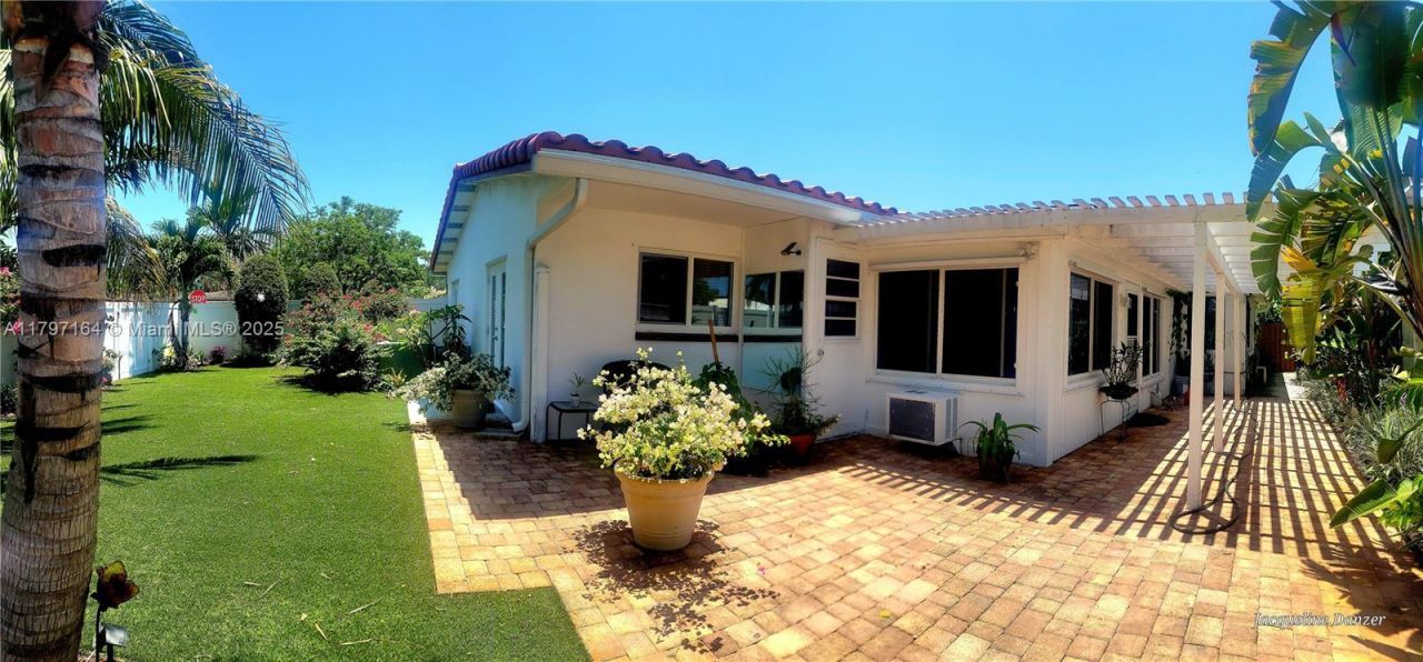 2241 NE 38th St, Lighthouse Point, FL 33064 Photo