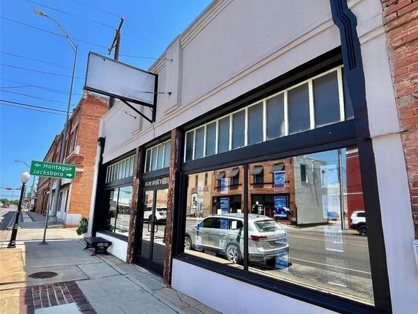 112 W Wise Street, Bowie, TX 76230