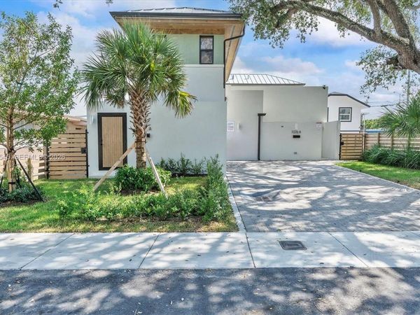 1076 NW 55th St, Miami, FL 33127