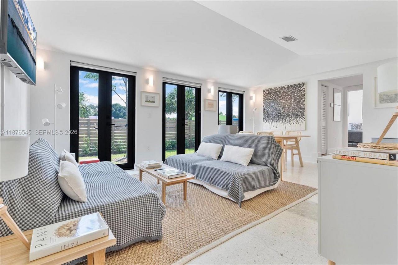 1076 NW 55th St, Miami, FL 33127 Photo