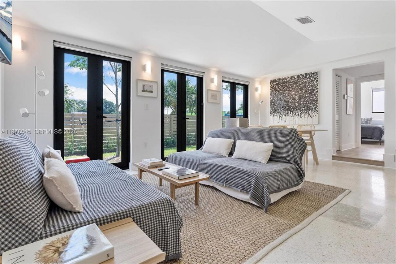 1076 NW 55th St, Miami, FL 33127 Photo