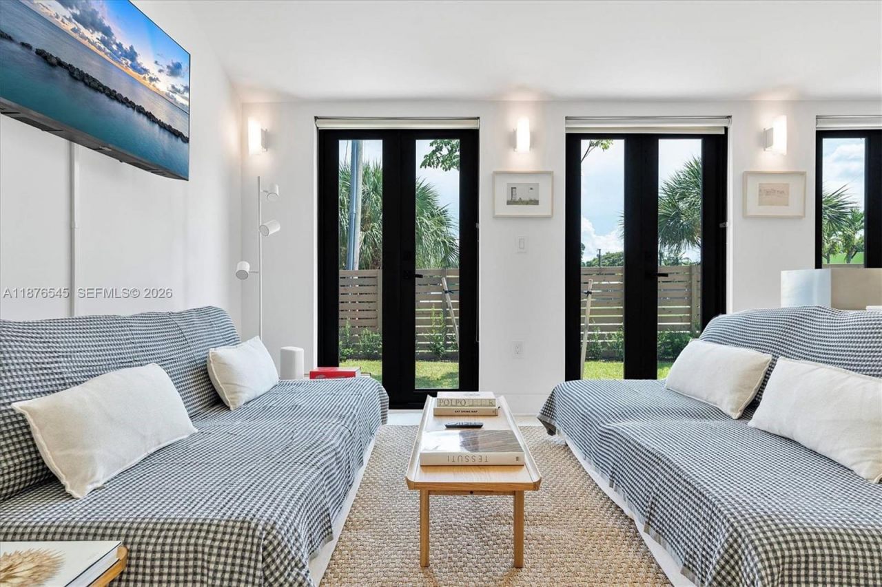 1076 NW 55th St, Miami, FL 33127 Photo