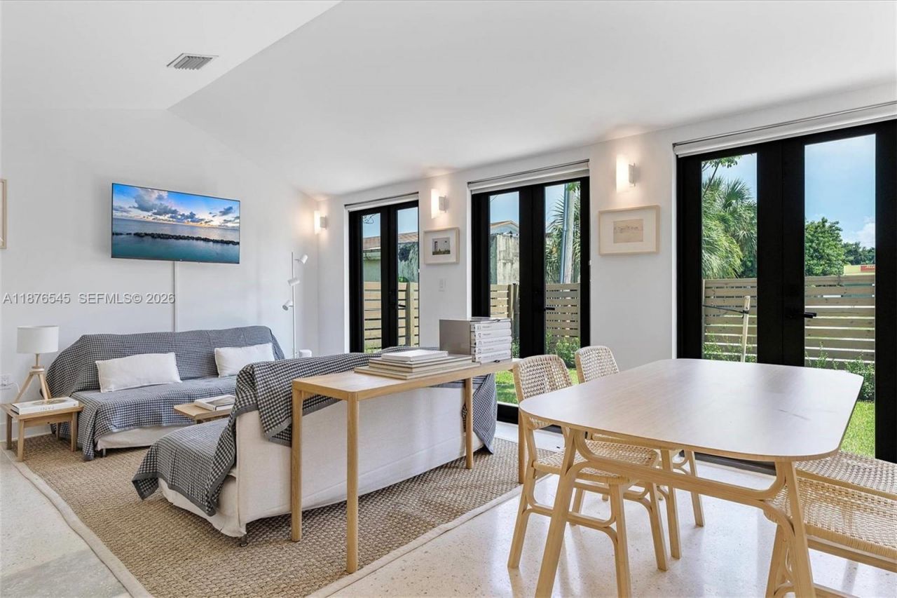 1076 NW 55th St, Miami, FL 33127 Photo