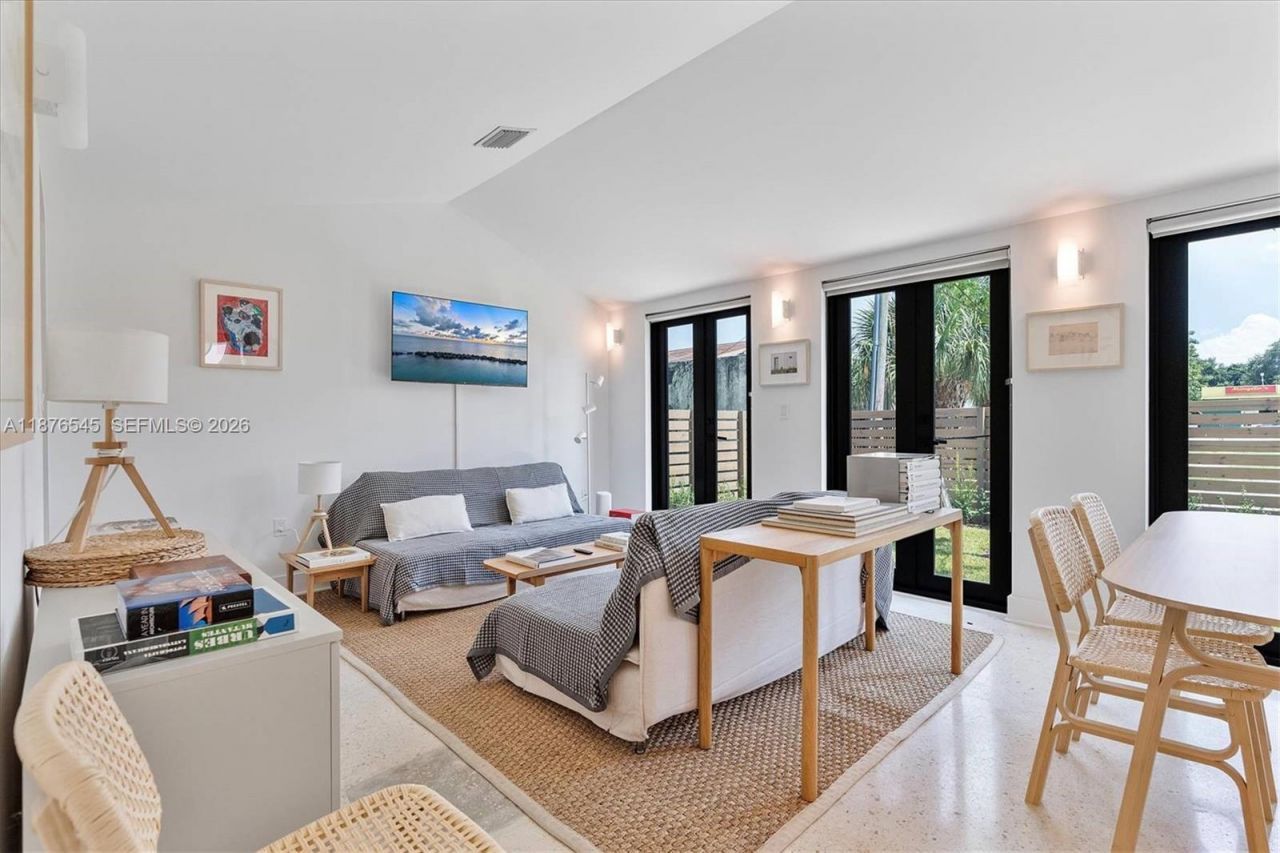 1076 NW 55th St, Miami, FL 33127 Photo