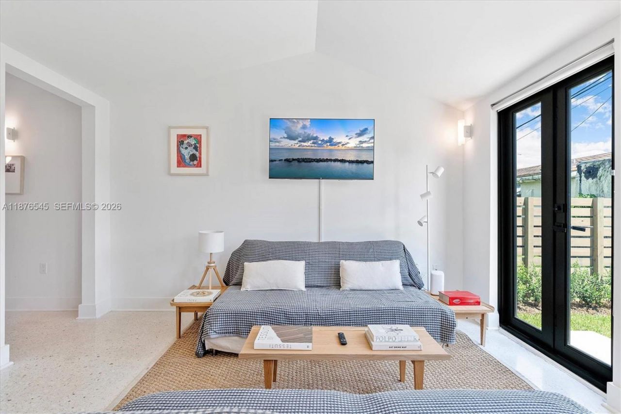 1076 NW 55th St, Miami, FL 33127 Photo