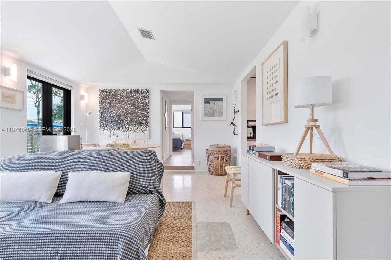 1076 NW 55th St, Miami, FL 33127 Photo