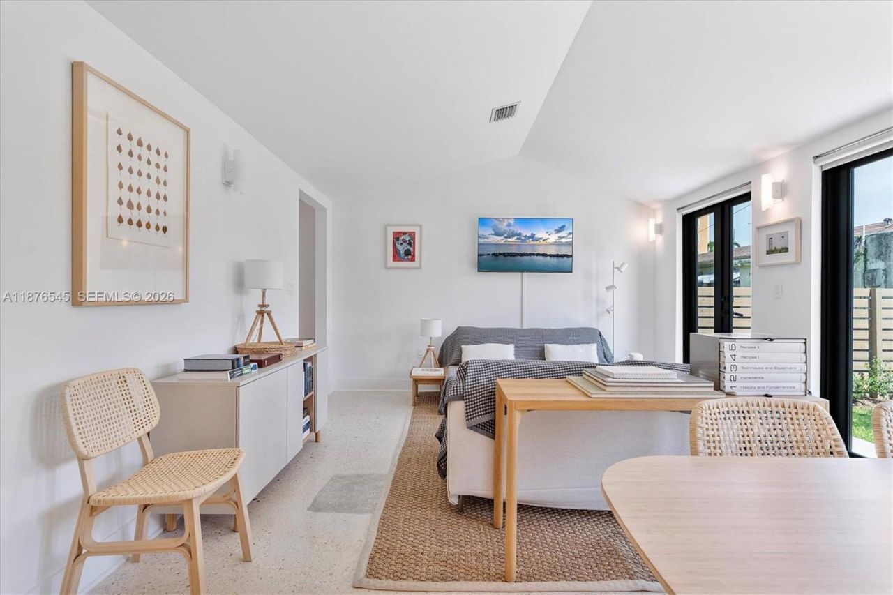 1076 NW 55th St, Miami, FL 33127 Photo