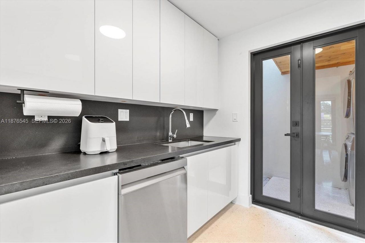 1076 NW 55th St, Miami, FL 33127 Photo