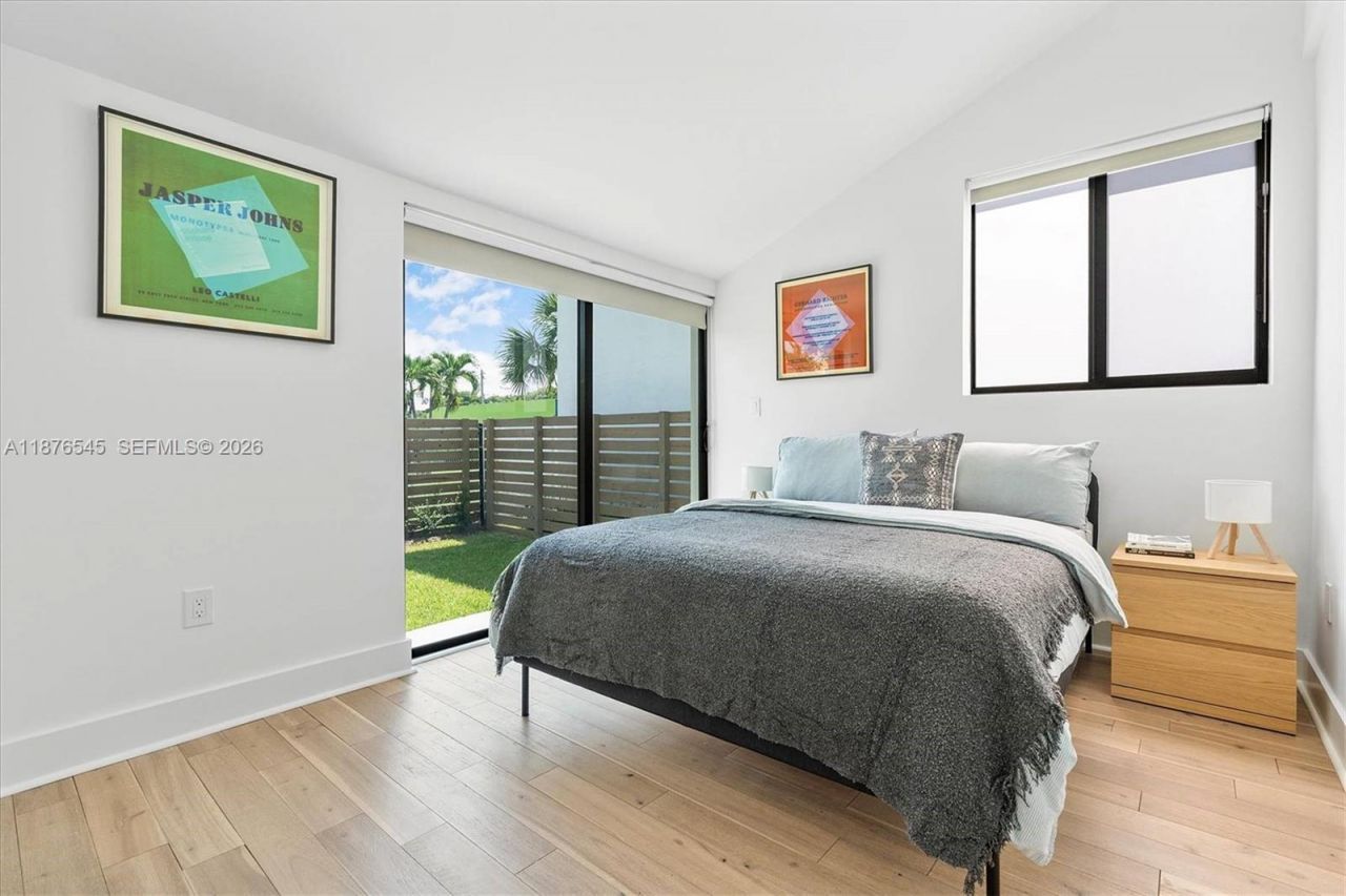 1076 NW 55th St, Miami, FL 33127 Photo