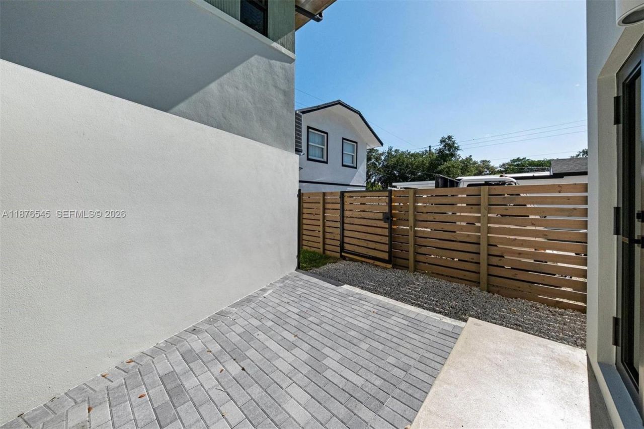 1076 NW 55th St, Miami, FL 33127 Photo