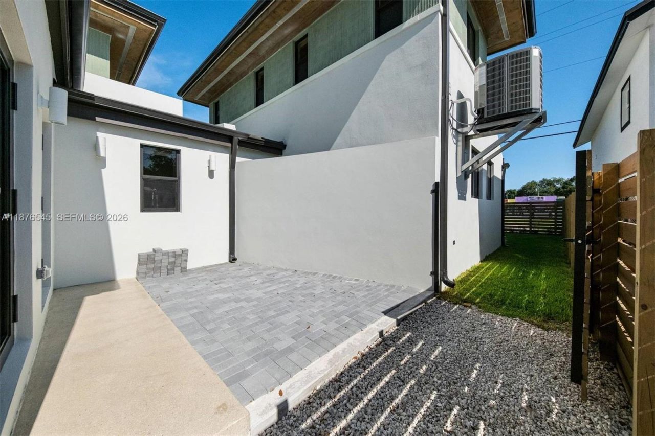 1076 NW 55th St, Miami, FL 33127 Photo