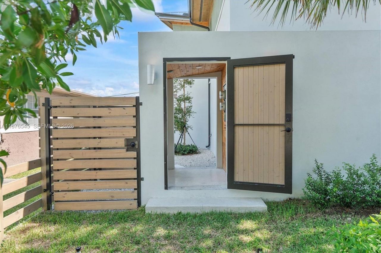 1076 NW 55th St, Miami, FL 33127 Photo