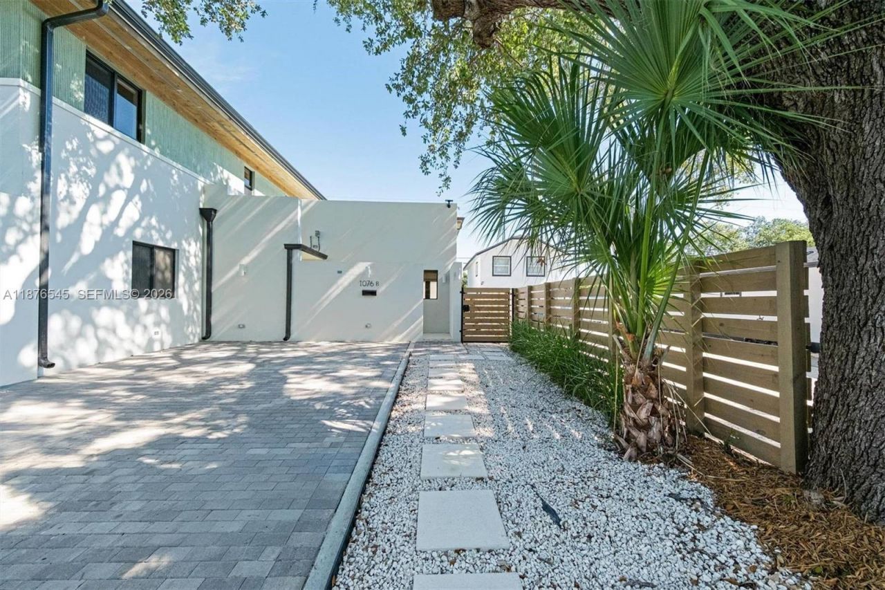 1076 NW 55th St, Miami, FL 33127 Photo