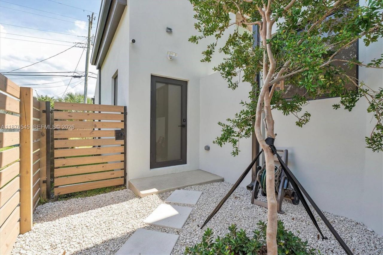 1076 NW 55th St, Miami, FL 33127 Photo