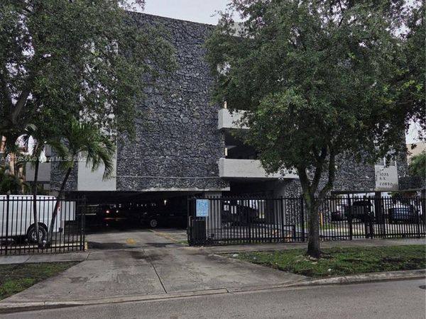 1035 W 77th St, Unit 305, Hialeah, FL 33014