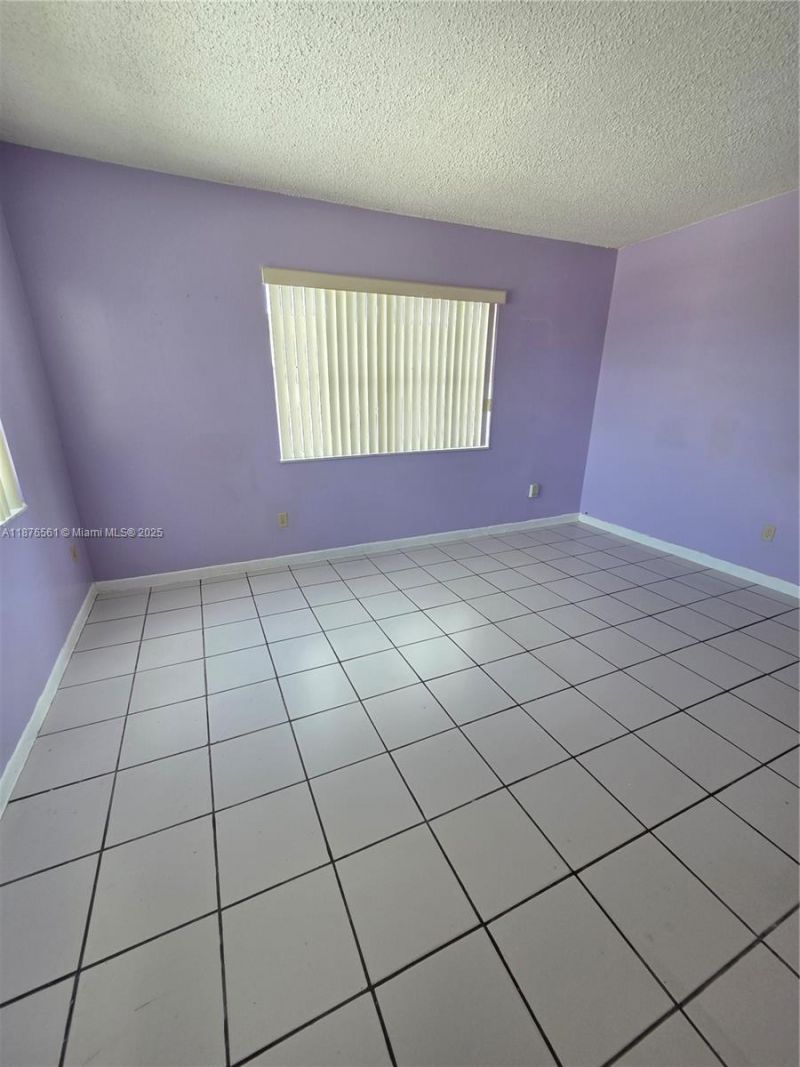 1035 W 77th St, Unit 305, Hialeah, FL 33014 Photo