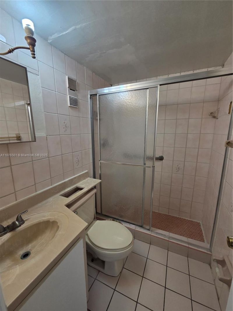 1035 W 77th St, Unit 305, Hialeah, FL 33014 Photo