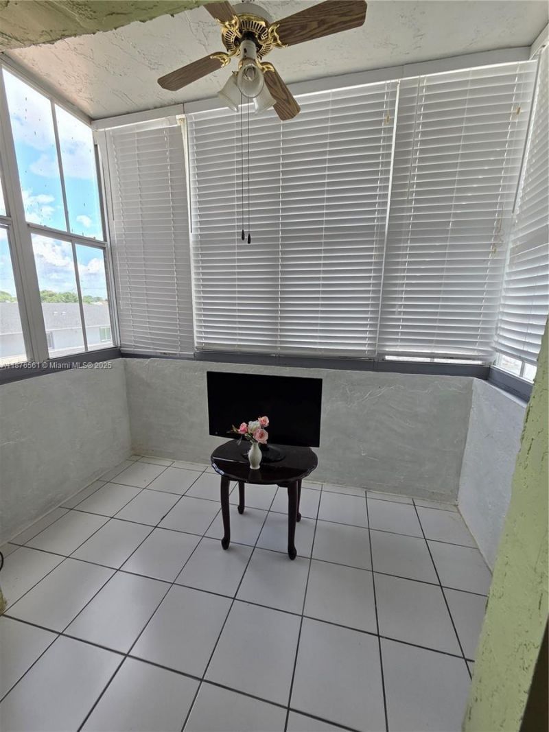 1035 W 77th St, Unit 305, Hialeah, FL 33014 Photo