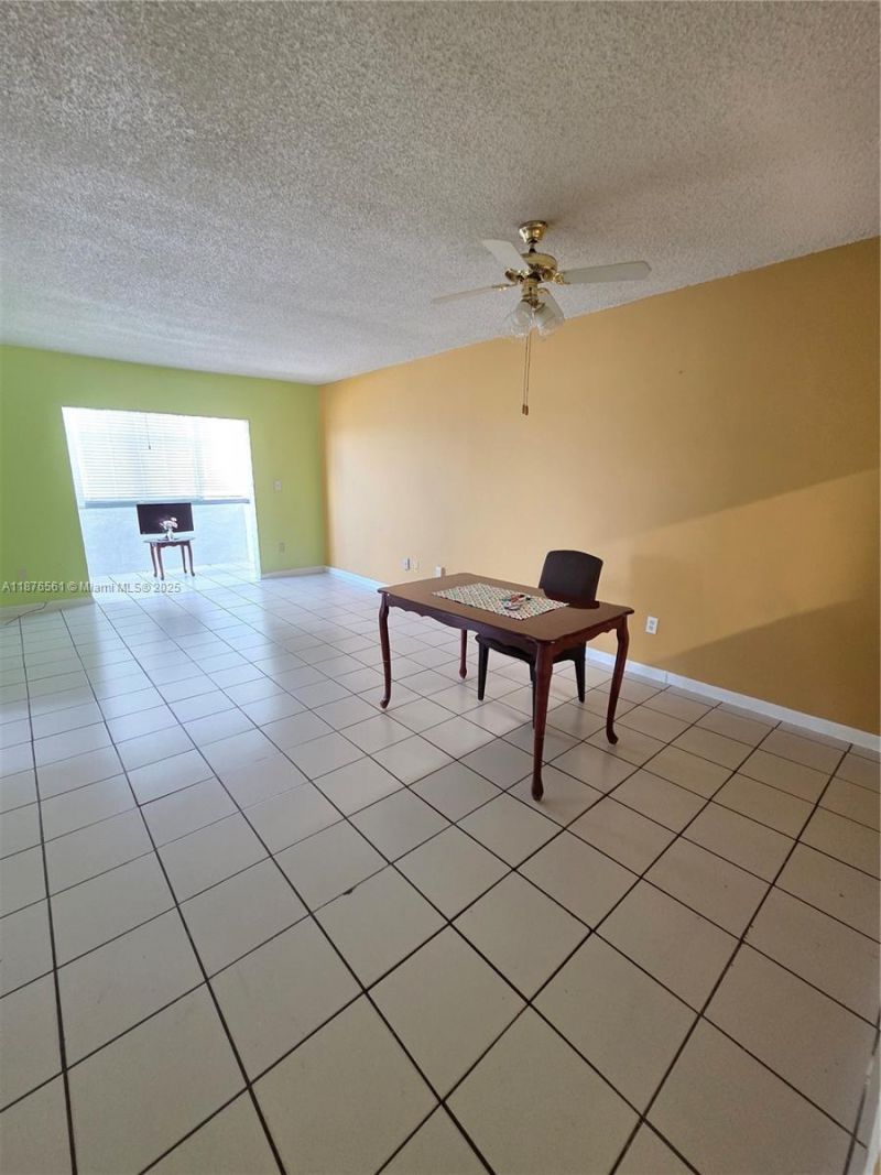 1035 W 77th St, Unit 305, Hialeah, FL 33014 Photo