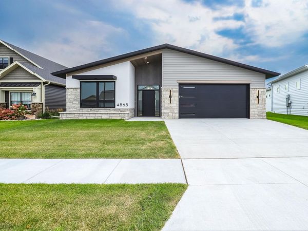 4868 Bluebell Loop S, Fargo, ND 58104