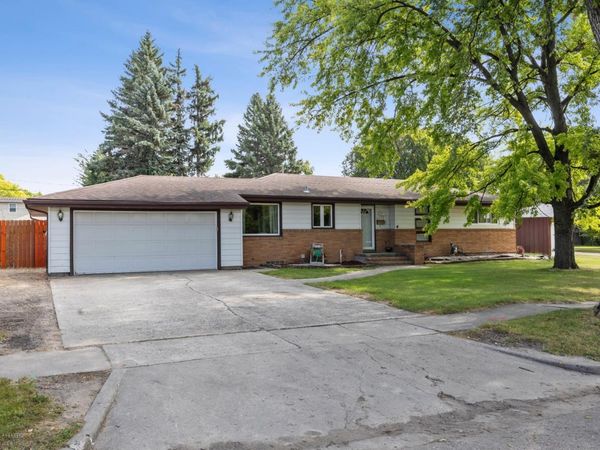 2212 5th Street S, Moorhead, MN 56560