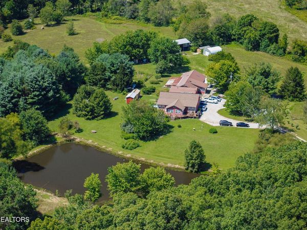 268 Plateau Rd, Crossville, TN 38571