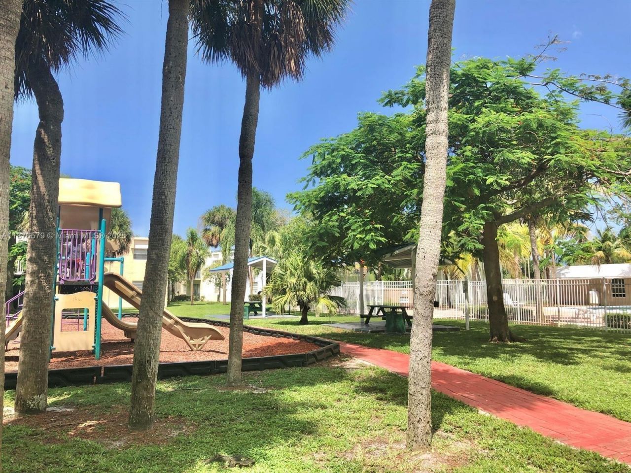 411 Executive Center Dr, Unit 209, West Palm Beach, FL 33401 Photo