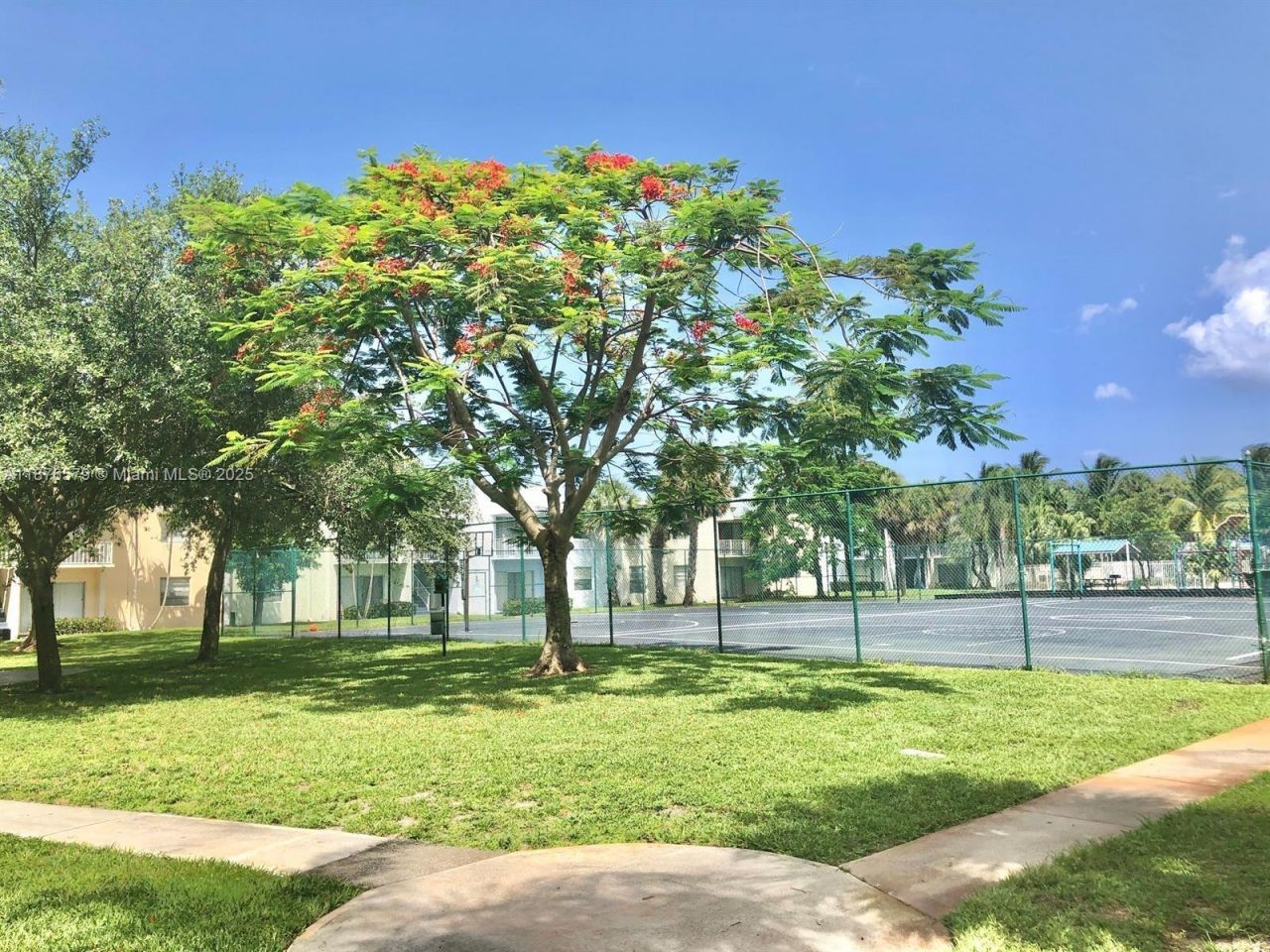 411 Executive Center Dr, Unit 209, West Palm Beach, FL 33401 Photo